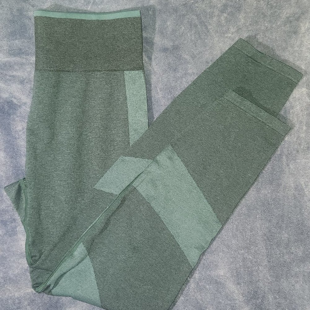 PINK by Victoria's Secret Ladies' athletic stretch pants, 2-tone green in size L